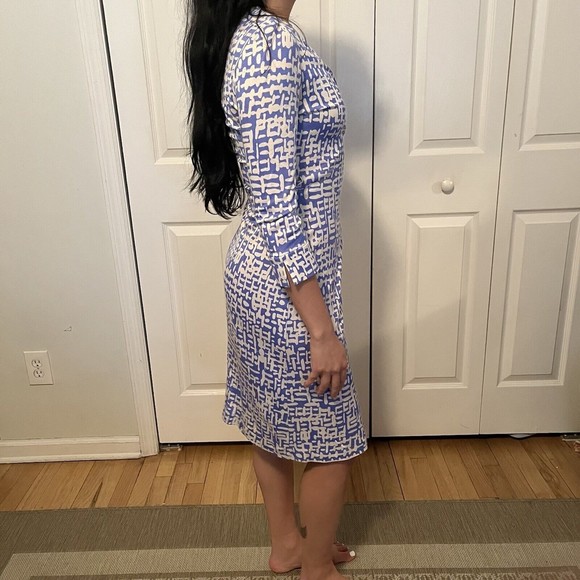 Diane Von Furstenberg "Julian" True Wrap Dress Blue White Print Size 2 - Picture 3 of 5
